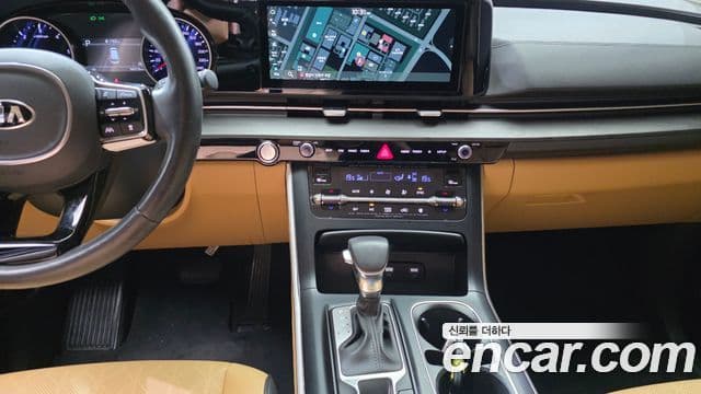 Kia Carnival 2021 — фото 14 из 20
