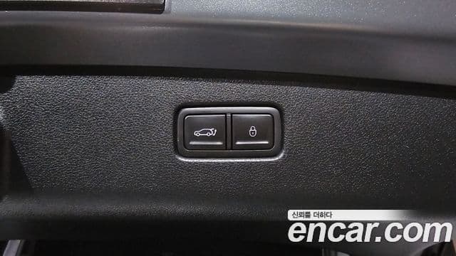 Genesis GV70 2022 — ფოტო 16/20