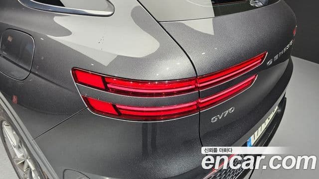 Genesis GV70 2022 — ფოტო 25/30