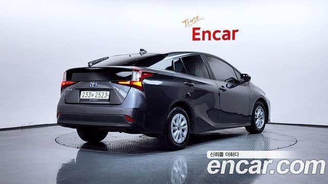 Toyota Prius 2019 — Şəkil 8/20