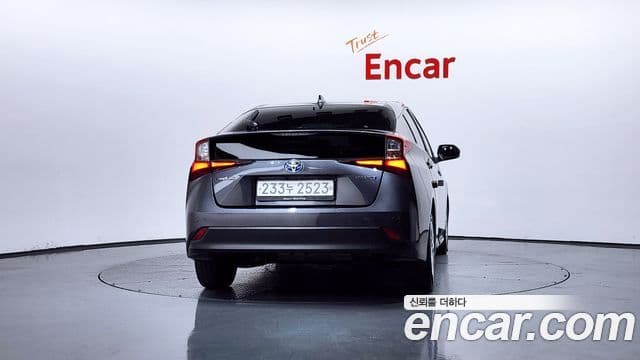 Toyota Prius 2019 — Şəkil 16/20
