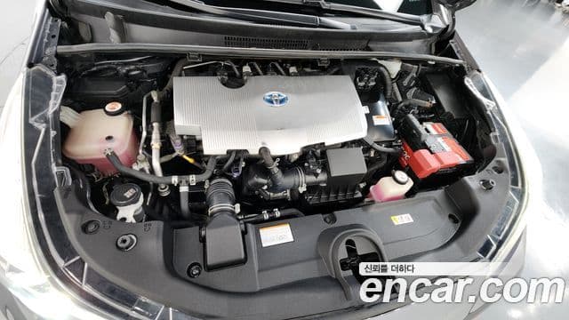 Toyota Prius 2019 — Şəkil 10/20