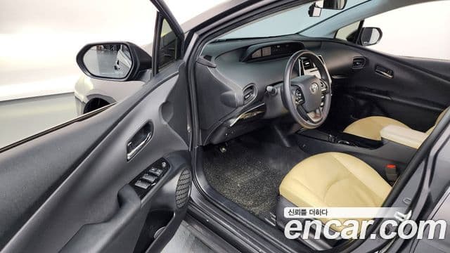 Toyota Prius 2019 — Şəkil 19/20