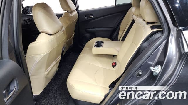 Toyota Prius 2019 — Şəkil 13/20