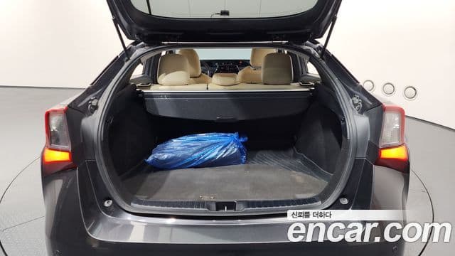 Toyota Prius 2019 — Şəkil 9/20