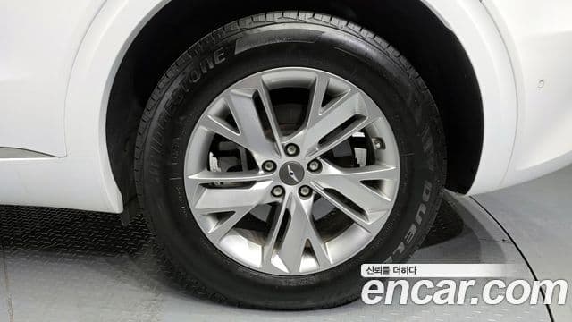 Genesis GV70 2023 — Şəkil 28/38