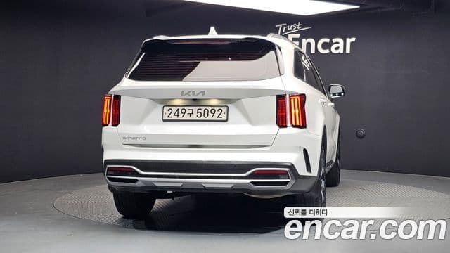 Kia Sorento 2023 — Фото 4/20