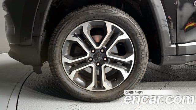 Jeep Compass 2022 — ფოტო 4/20
