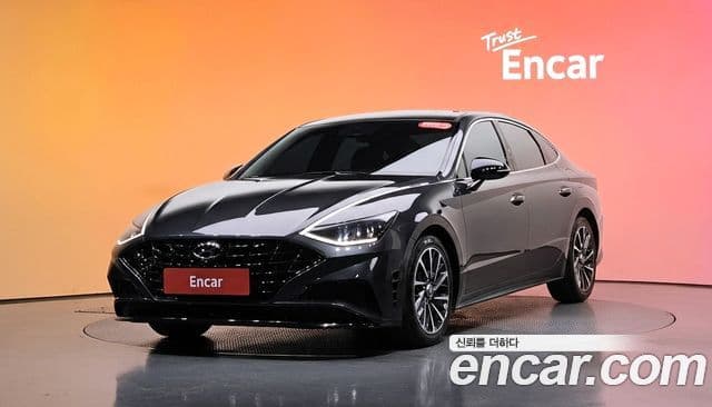 Hyundai Sonata 2021 — Фото 1/20