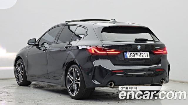 BMW 1 Series 2023 — Şəkil 3/18