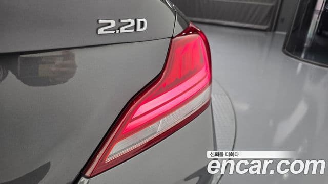 Genesis G70 2018 — Photo 12/32