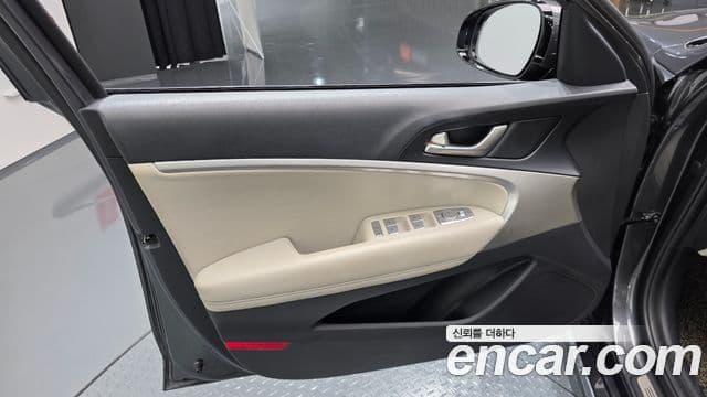 Genesis G70 2018 — Photo 9/32