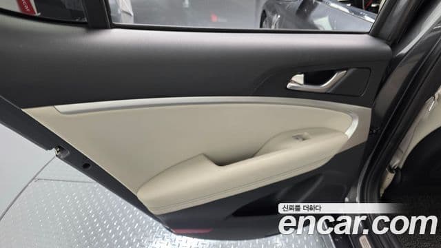Genesis G70 2018 — Photo 23/32