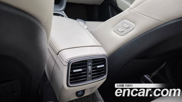 Genesis G70 2018 — Photo 27/32