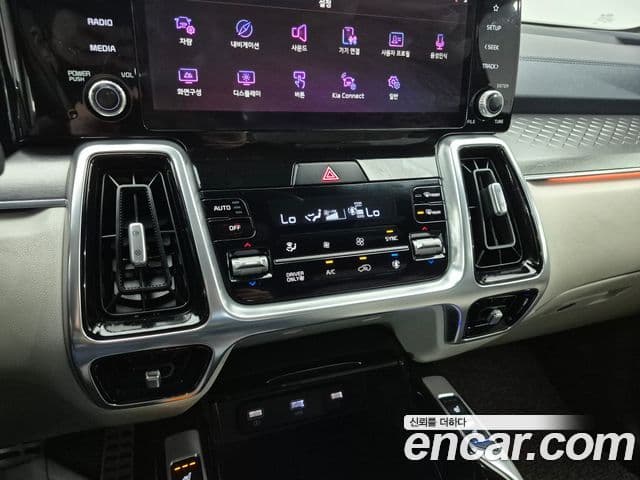 Kia Sorento 2021 — ფოტო 17/20