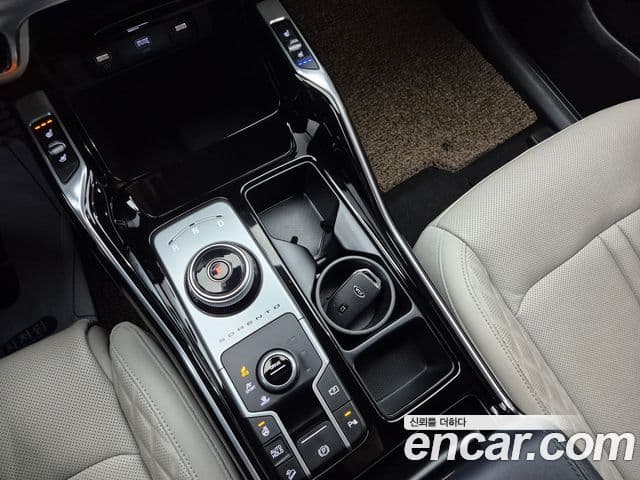 Kia Sorento 2021 — ფოტო 18/20