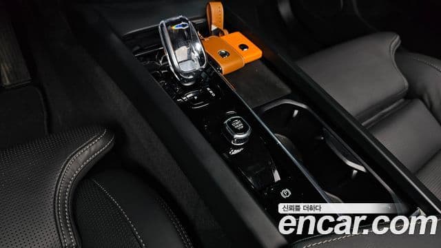 Volvo XC60 2024 — ფოტო 9/20