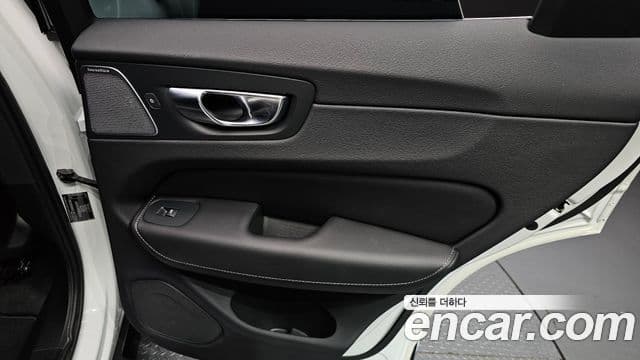 Volvo XC60 2024 — Photo 31/33