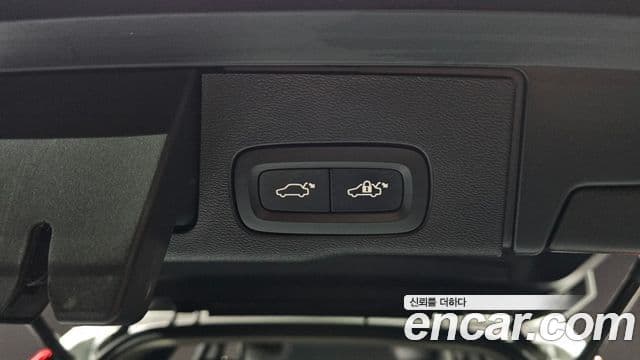 Volvo XC60 2024 — Photo 32/33