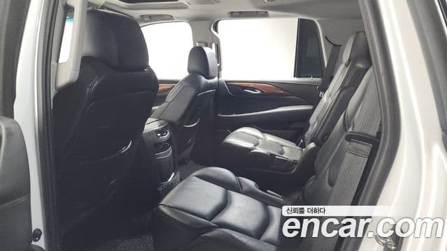 Cadillac Escalade 2018 — Фото 19/20
