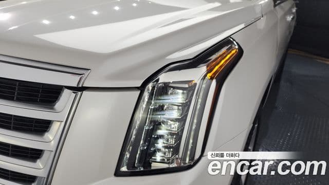 Cadillac Escalade 2018 — Şəkil 21/38