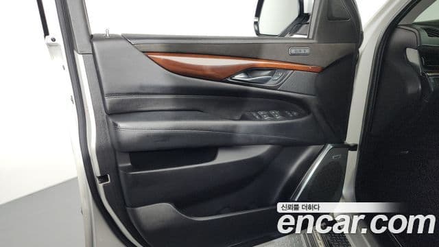 Cadillac Escalade 2018 — Şəkil 8/38
