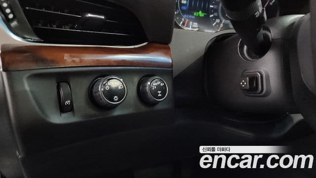 Cadillac Escalade 2018 — Şəkil 2/38