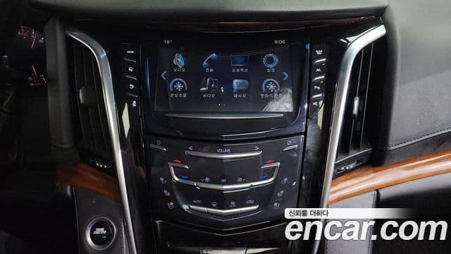 Cadillac Escalade 2018 — Şəkil 24/38