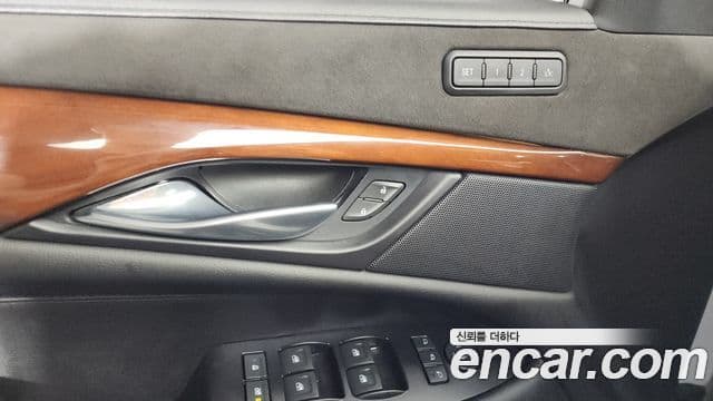Cadillac Escalade 2018 — Şəkil 31/38