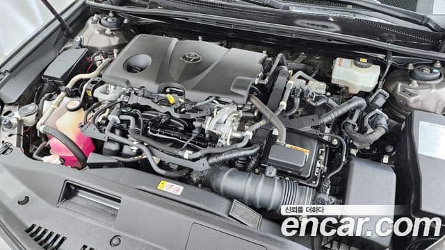 Toyota Camry 2018 — ფოტო 10/20