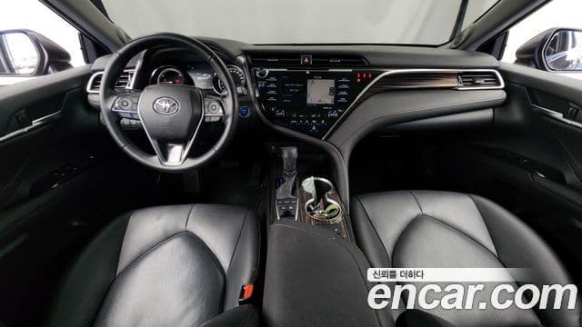 Toyota Camry 2018 — ფოტო 11/20