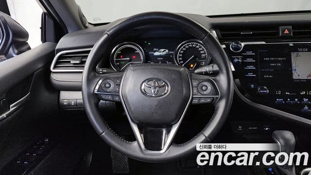 Toyota Camry 2018 — ფოტო 13/20