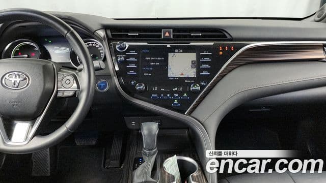 Toyota Camry 2018 — ფოტო 14/20