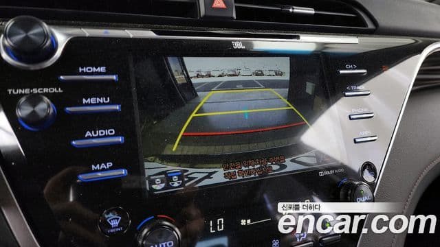 Toyota Camry 2018 — ფოტო 16/20