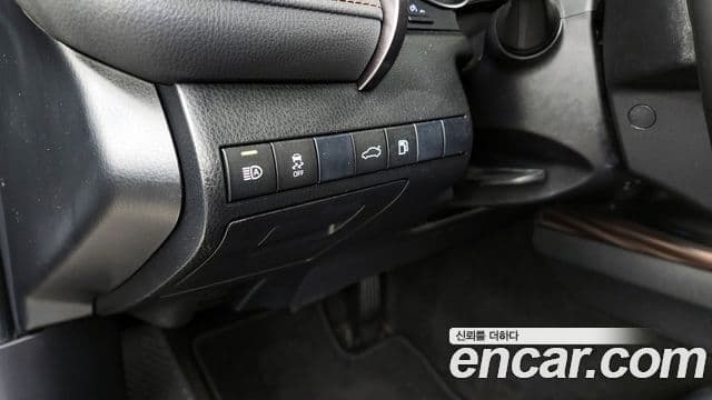 Toyota Camry 2018 — ფოტო 12/20