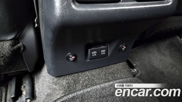 Toyota Camry 2018 — ფოტო 18/20