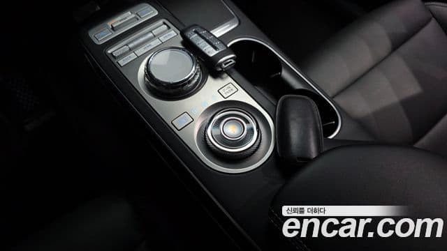 Genesis GV70 2022 — Şəkil 9/20