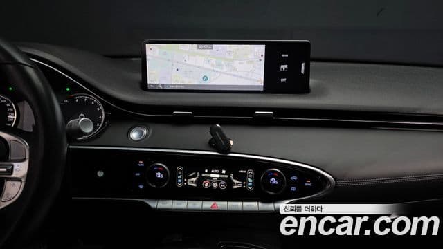 Genesis GV70 2022 — Şəkil 14/20