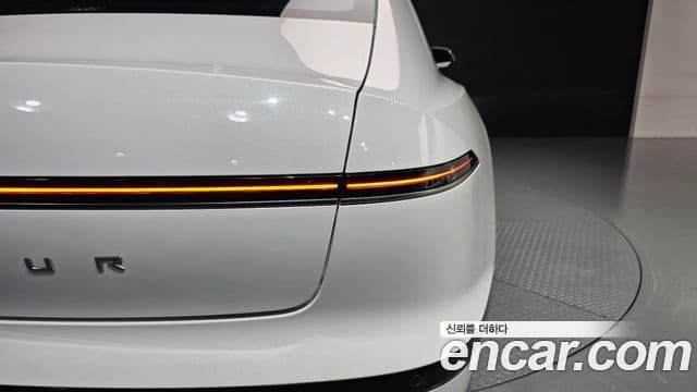 Hyundai Grandeur Hybrid 2023 — ფოტო 14/32