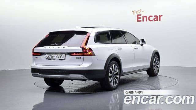 Volvo V90 Cross Country 2021 — Фото 1/20