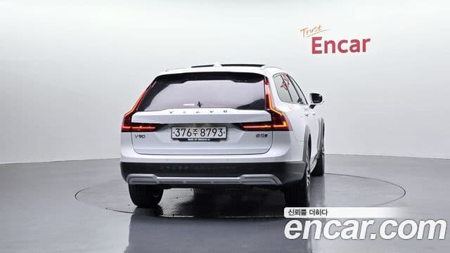 Volvo V90 Cross Country 2021 — Фото 3/20
