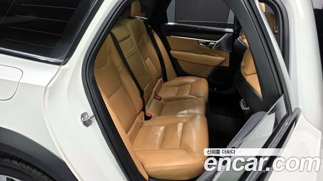 Volvo V90 Cross Country 2021 — Фото 11/20