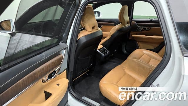 Volvo V90 Cross Country 2021 — Фото 12/20