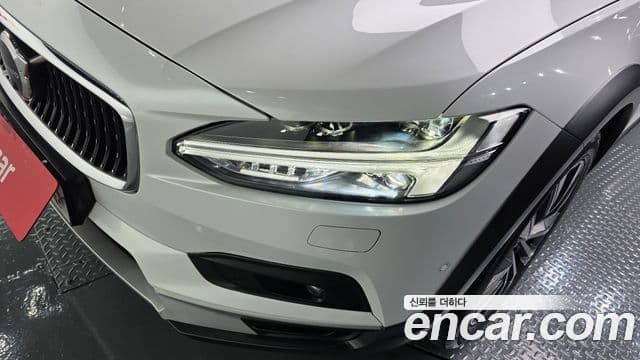 Volvo V90 Cross Country 2021 — Şəkil 18/34