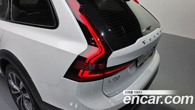 Volvo V90 Cross Country 2021 — Şəkil 2/34