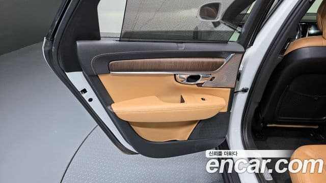 Volvo V90 Cross Country 2021 — Şəkil 19/34