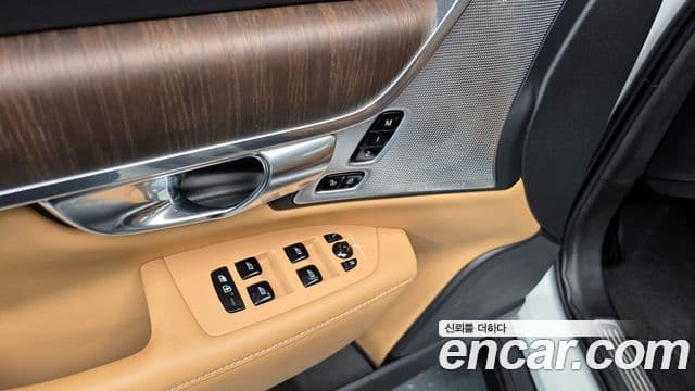 Volvo V90 Cross Country 2021 — Şəkil 16/34