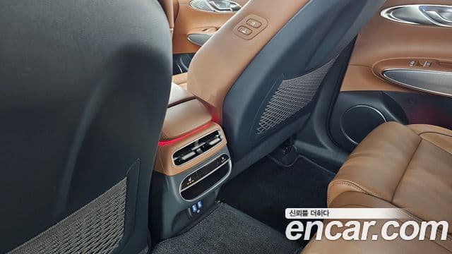 Genesis GV70 2024 — ფოტო 18/20
