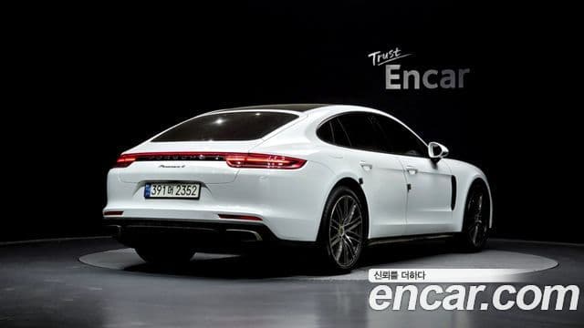 Porsche Panamera 2018 — Фото 2/20
