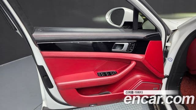 Porsche Panamera 2018 — Photo 11/36